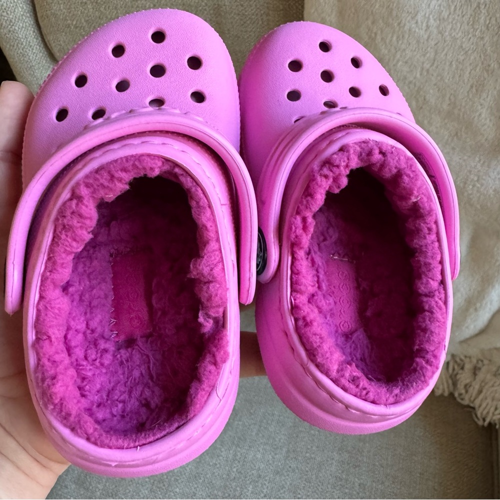 Toddler Crocs Lined Size 6 Pink - Picture 7 of 7